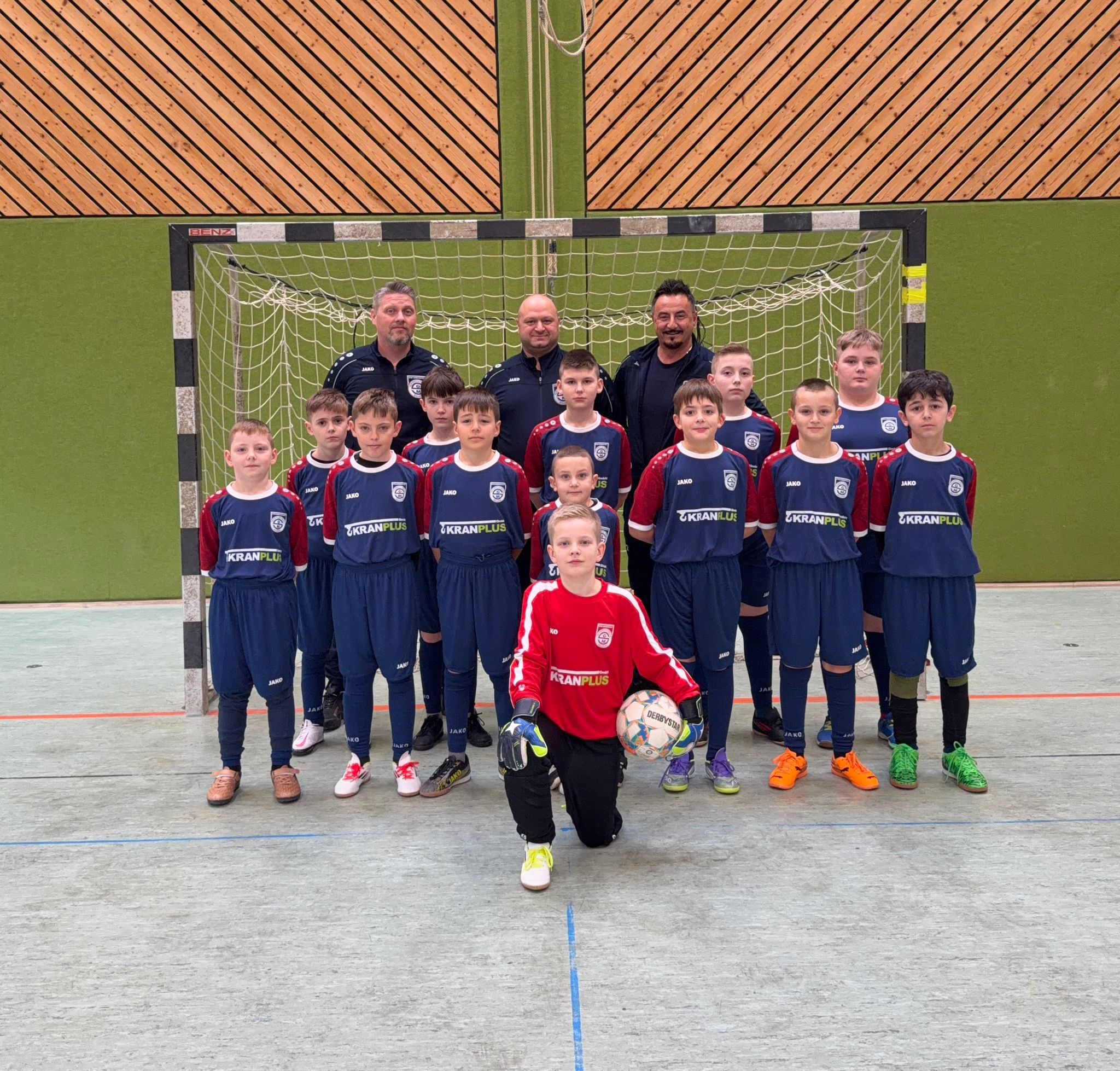 Die KranPlus GmbH unterstützt die SGM Herbrechtingen/Bolheim mit neuen Trikots