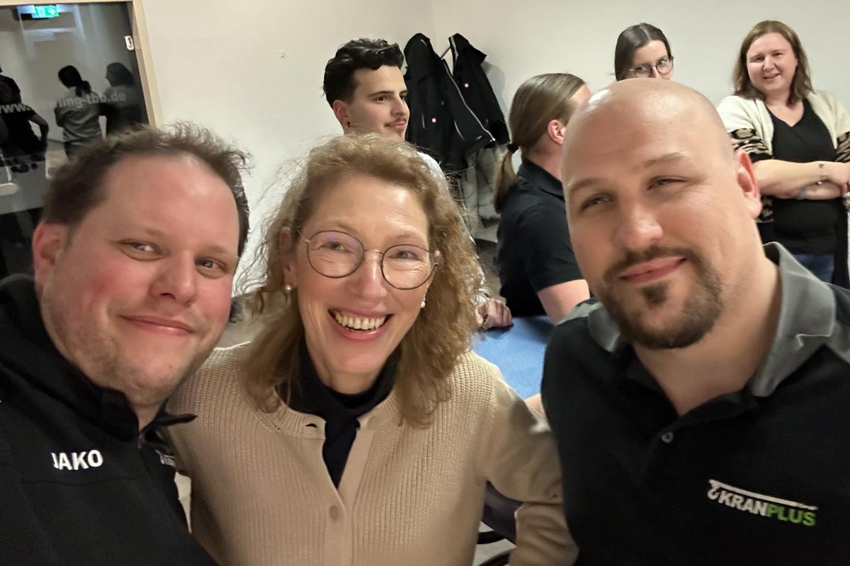 Geschäftsführer Jan Lauer mit seinem Team